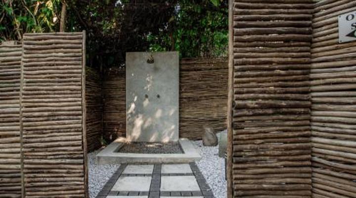 Bush Baby Valley Lodge