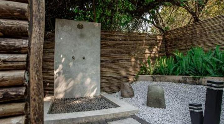 Bush Baby Valley Lodge