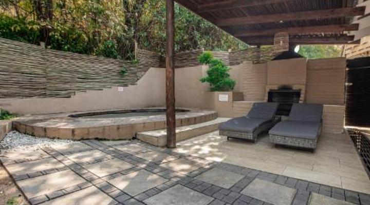 Bush Baby Valley Lodge