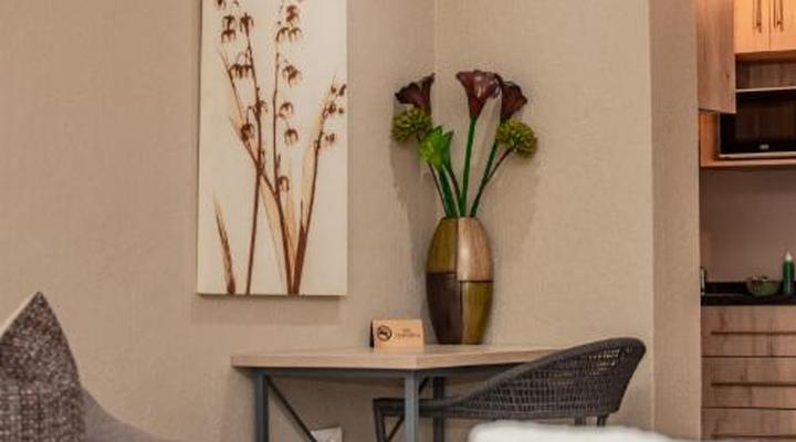 Bush Baby Valley Lodge