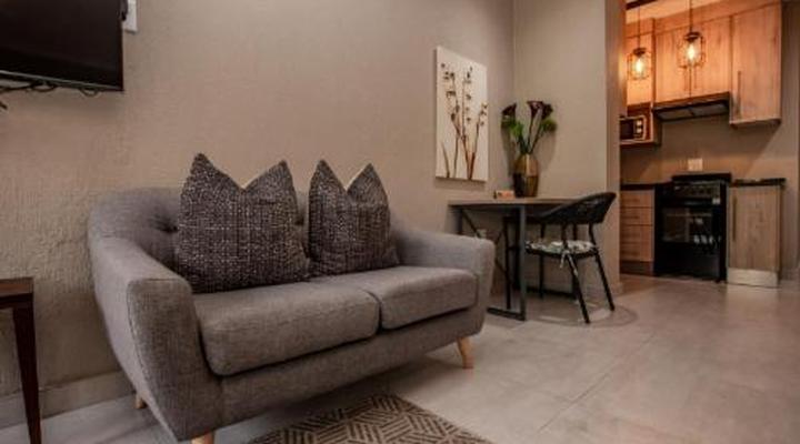 Bush Baby Valley Lodge