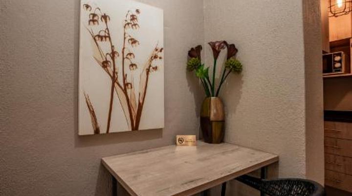 Bush Baby Valley Lodge