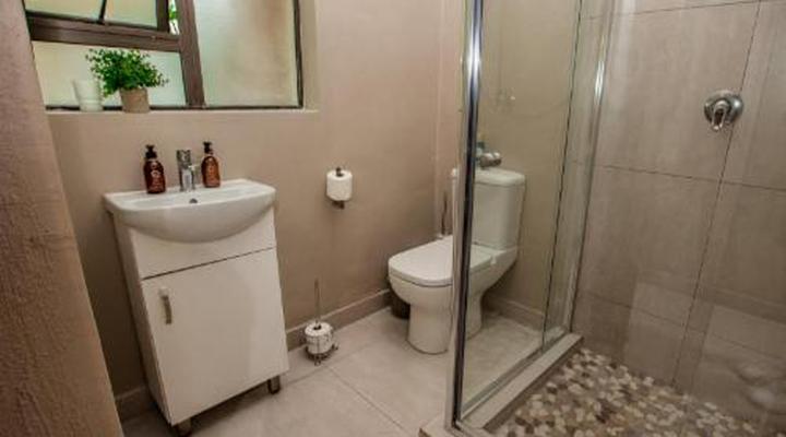 Bush Baby Valley Lodge