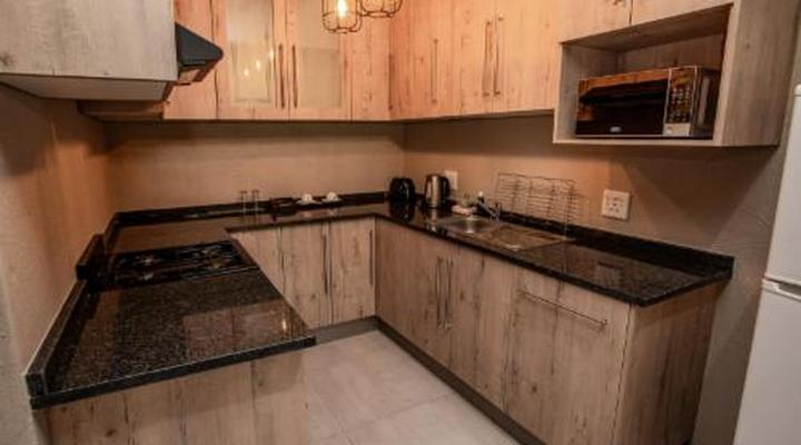 Bush Baby Valley Lodge