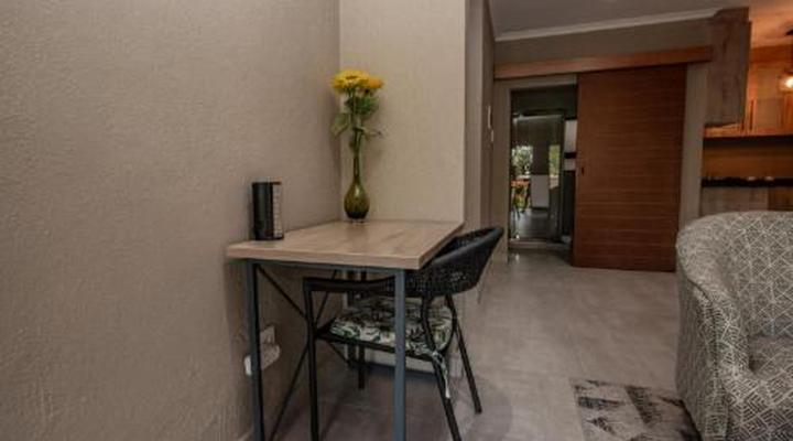 Bush Baby Valley Lodge