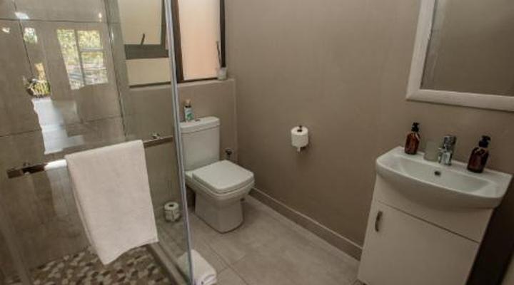 Bush Baby Valley Lodge