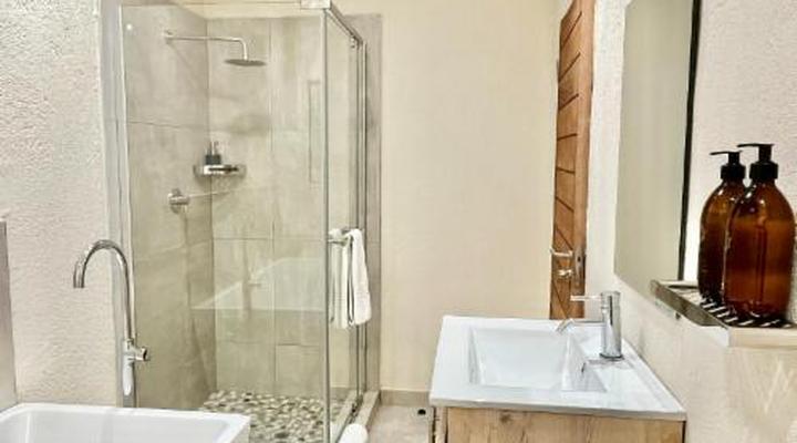 Bush Baby Valley Lodge