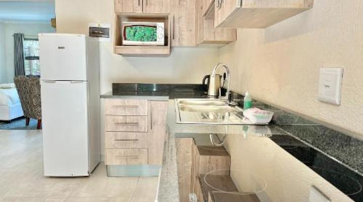 Bush Baby Valley Lodge