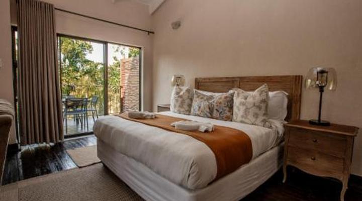 Bush Baby Valley Lodge