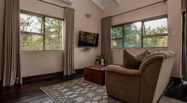 Bush Baby Valley Lodge
