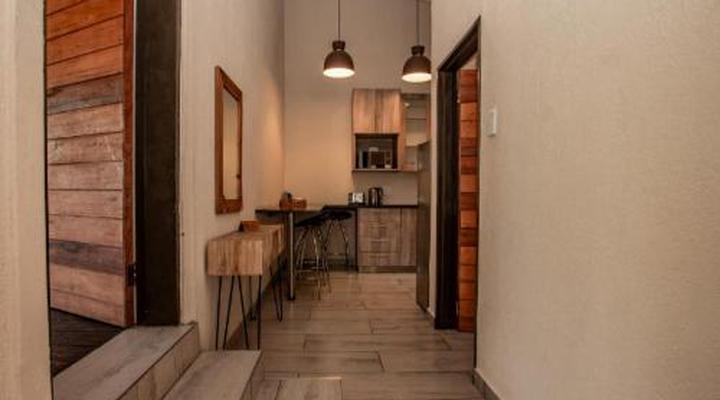 Bush Baby Valley Lodge