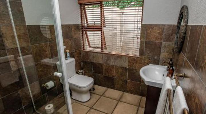 Bush Baby Valley Lodge