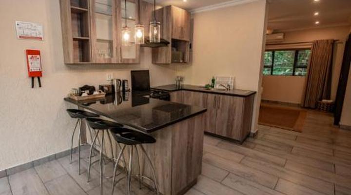 Bush Baby Valley Lodge