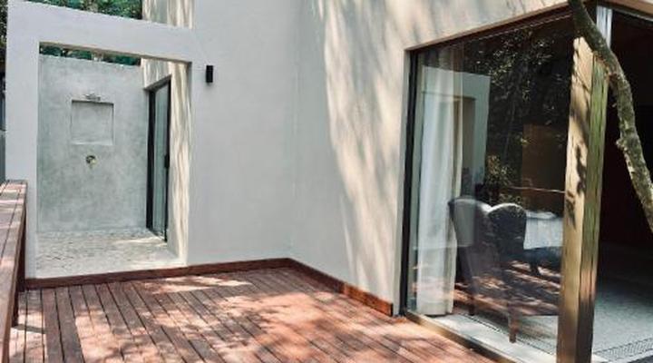 Bush Baby Valley Lodge