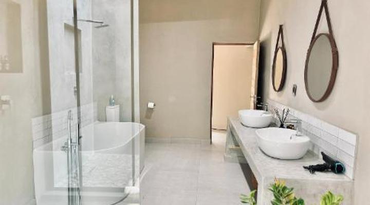 Bush Baby Valley Lodge