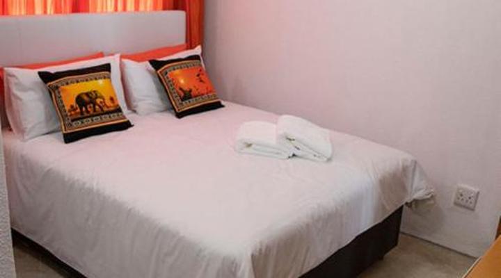 Lyronne Guesthouse Shuttle and Tours