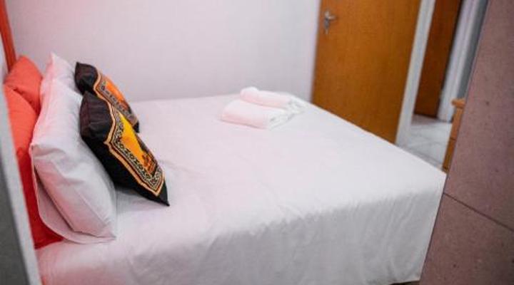 Lyronne Guesthouse Shuttle and Tours