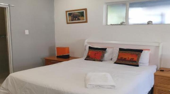 Lyronne Guesthouse Shuttle and Tours