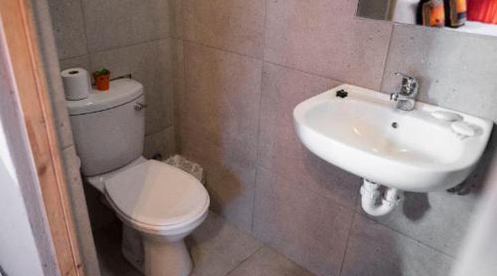 Lyronne Guesthouse Shuttle and Tours