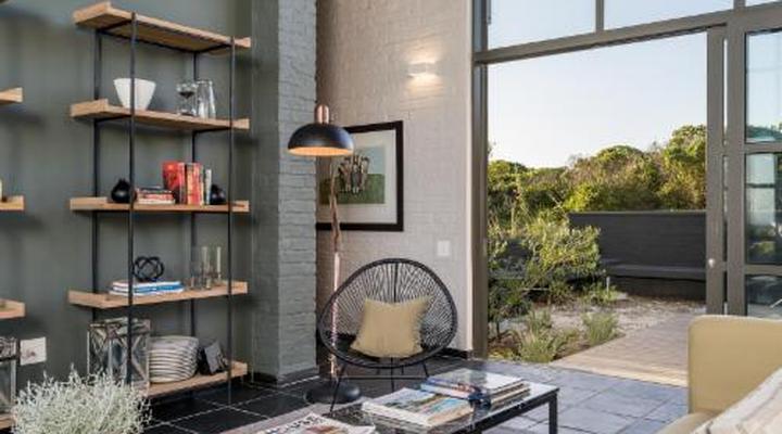 Romansbaai Collection