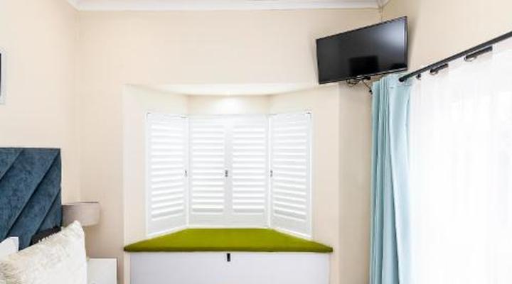 Modern Executive Unit