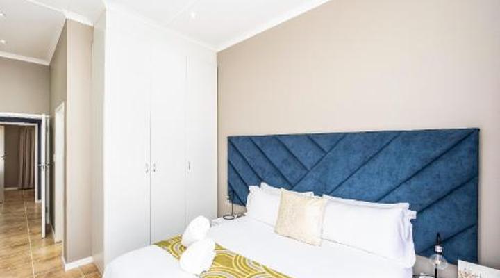 Modern Executive Unit