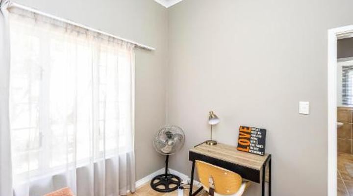 Modern Executive Unit