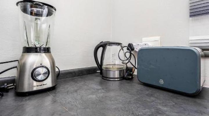 Modern Executive Unit