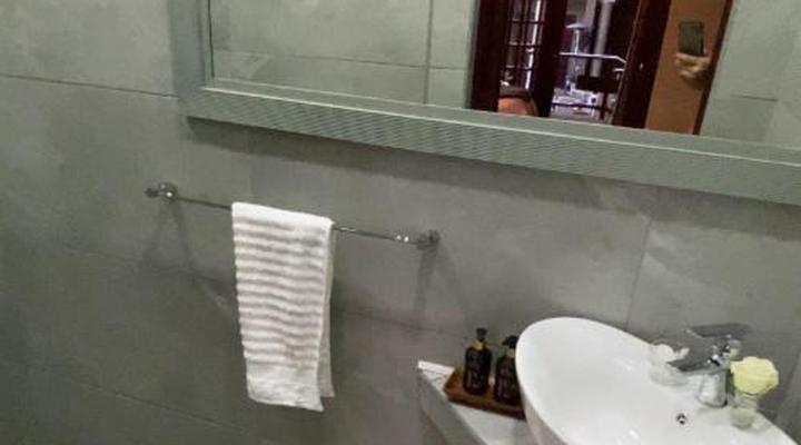 Spacube Luxury Suites and Spa