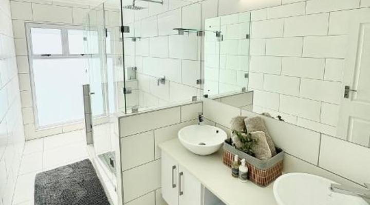 175 A on Uniab Close