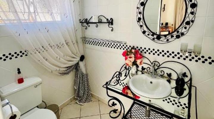 Longtom Farm Guest House