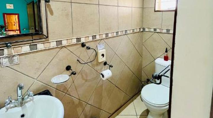 Longtom Farm Guest House