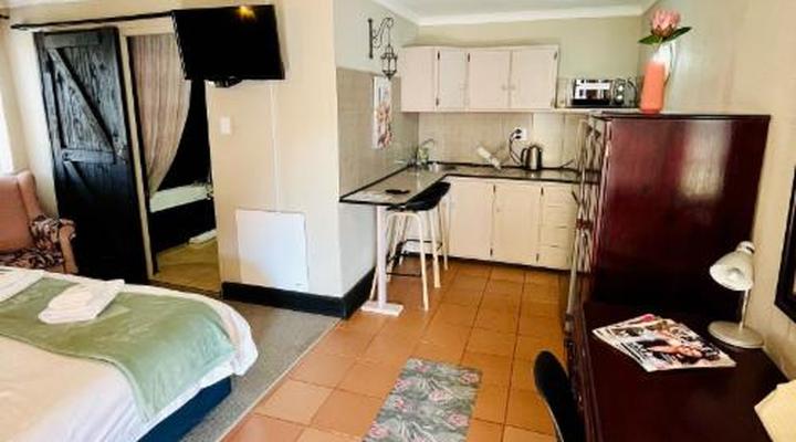 Longtom Farm Guest House