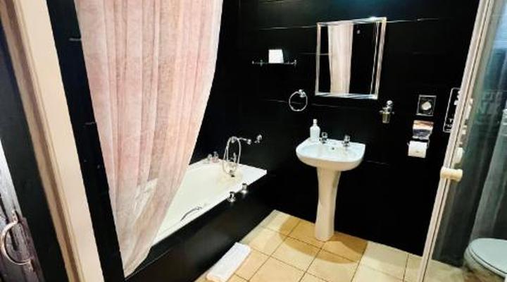 Longtom Farm Guest House