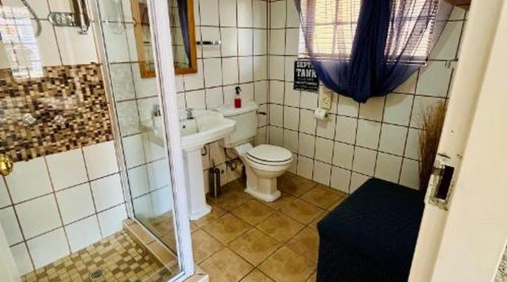 Longtom Farm Guest House