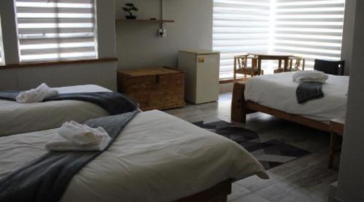 Acorn Lodge & Skydeck Sunset Café