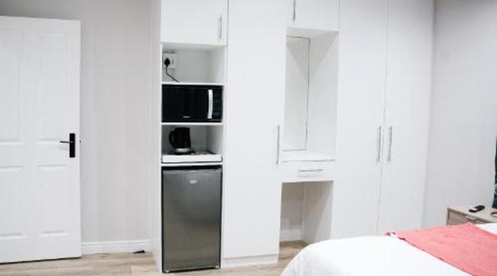 Bokwe Guesthouse - Gordons Bay