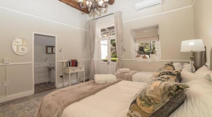 Nantes-Vue Guest House