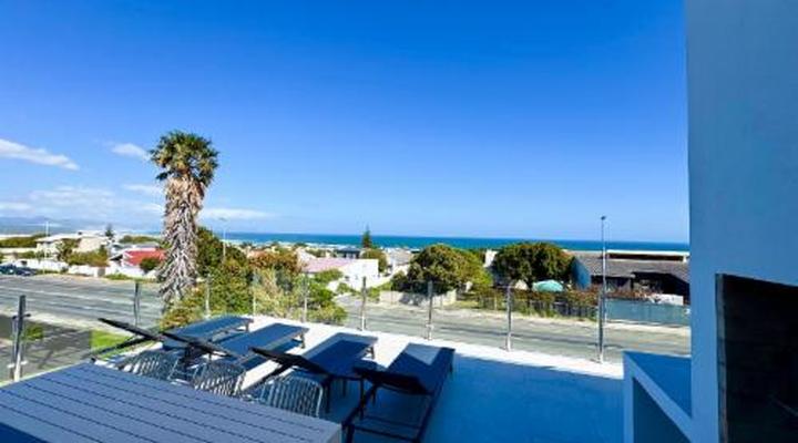 Peach On Beach Boutique Apartments