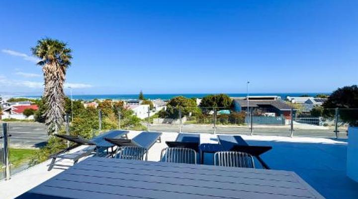 Peach On Beach Boutique Apartments