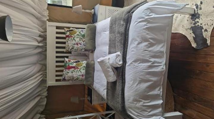 Kingfisher Lakeside Retreat