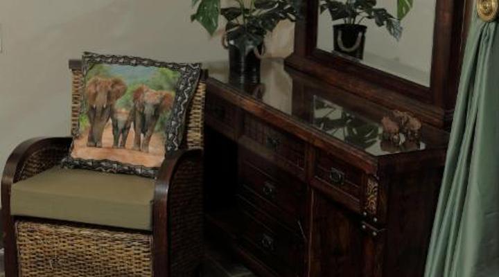 Thorn Tree Bush Camp - Tented camps and cabins