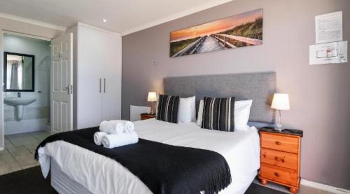 Phoenix Lodge and Waterside Accommodation