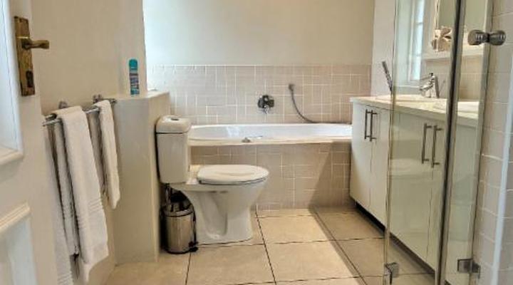 Manor on the Bay Loadshedding-free Guesthouse