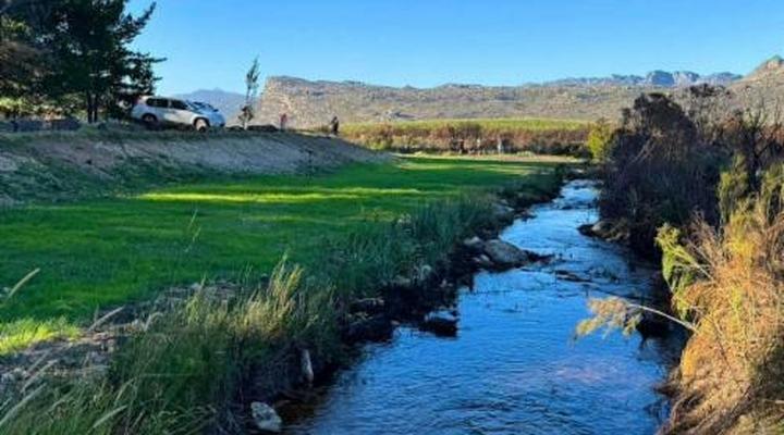 Stayatdestraadt Red Fin Cottage and Middeldeur Campsite