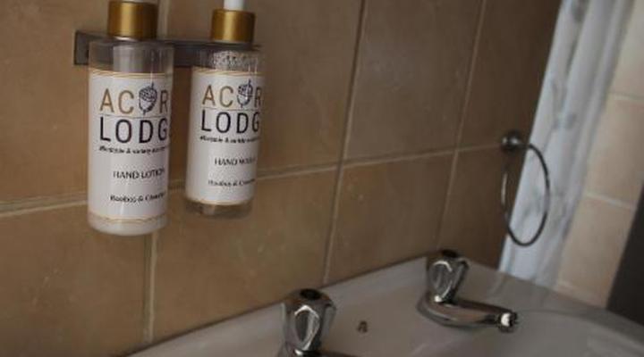 Acorn Lodge & Skydeck Sunset Café