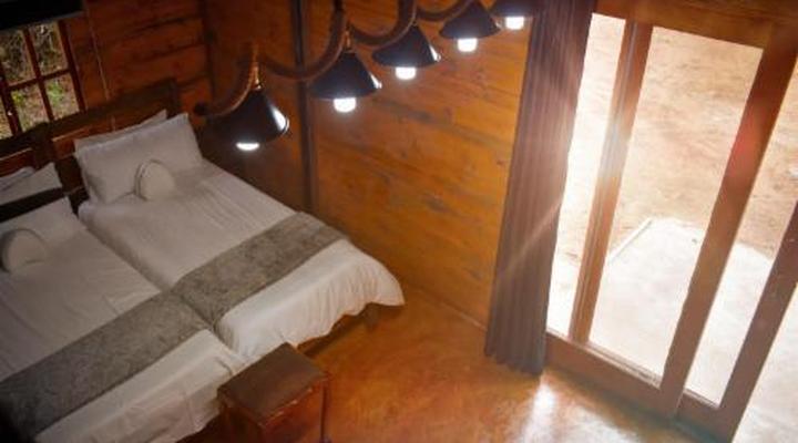 Ihlozi Lodge