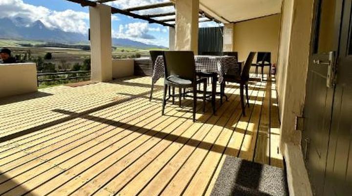 Oewerzicht Tented River Lodge & Farm Cottages