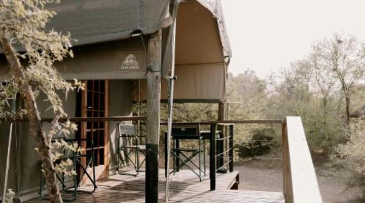 Chandelier Game Lodge & Ostrich Show Farm