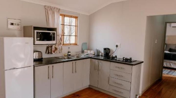 Chandelier Game Lodge & Ostrich Show Farm